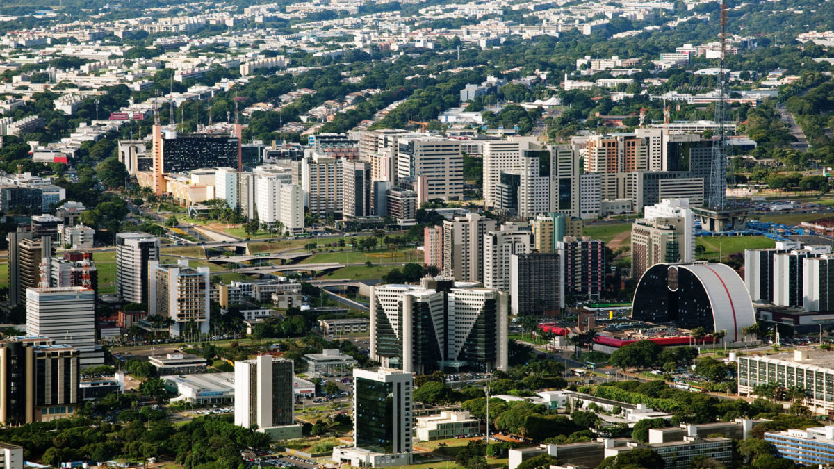 Brasília faz 60 anos e discute flexibilização do plano urbanístico