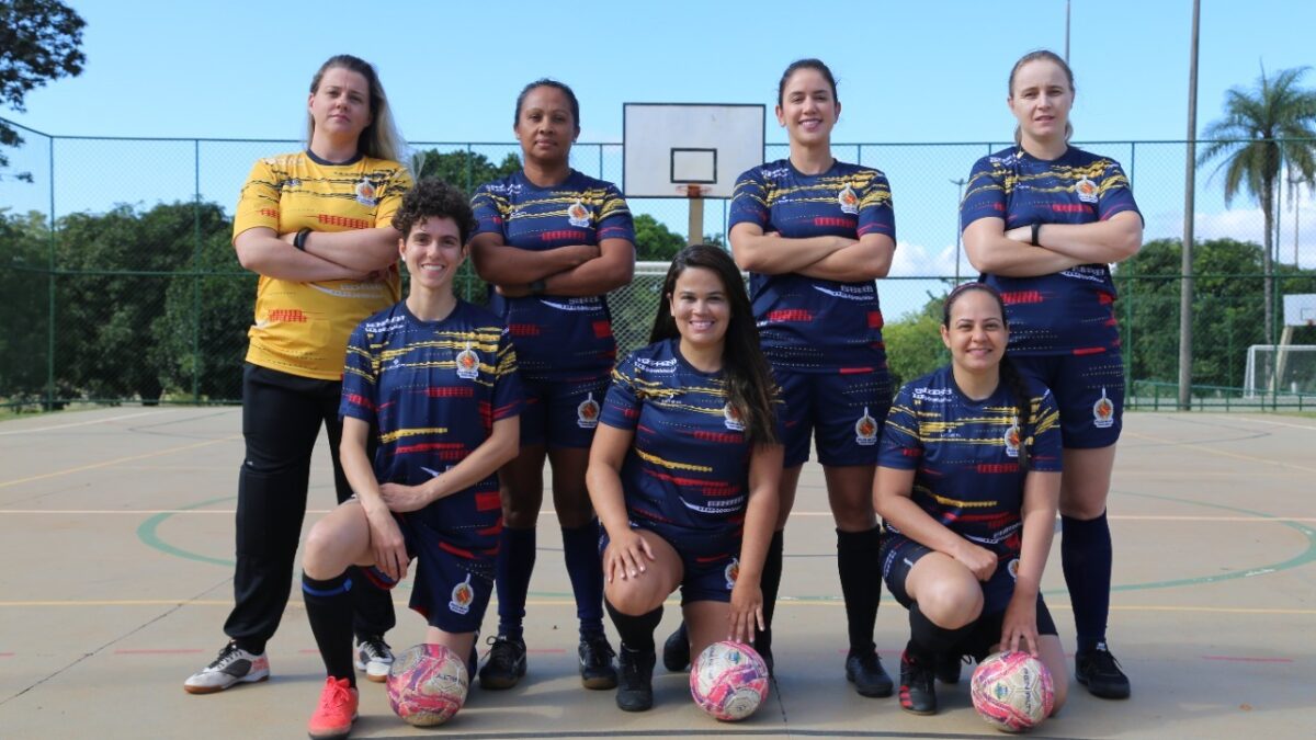 Time de futebol feminino da PMDF doa sangue ao Hemocentro