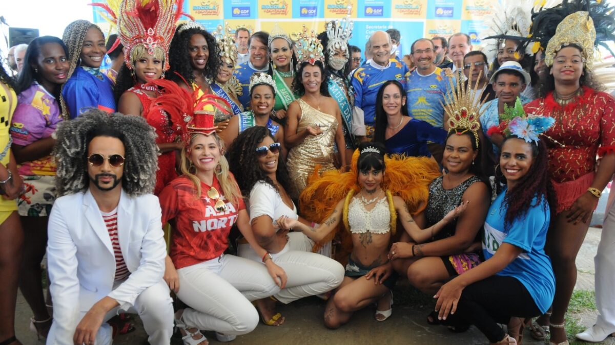 Escolas de samba recebem certificado de gestão profissional do Carnaval