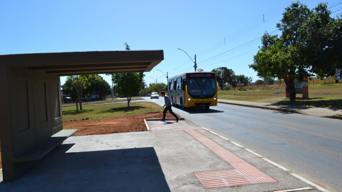 Planaltina recebe 48 novos abrigos de ônibus