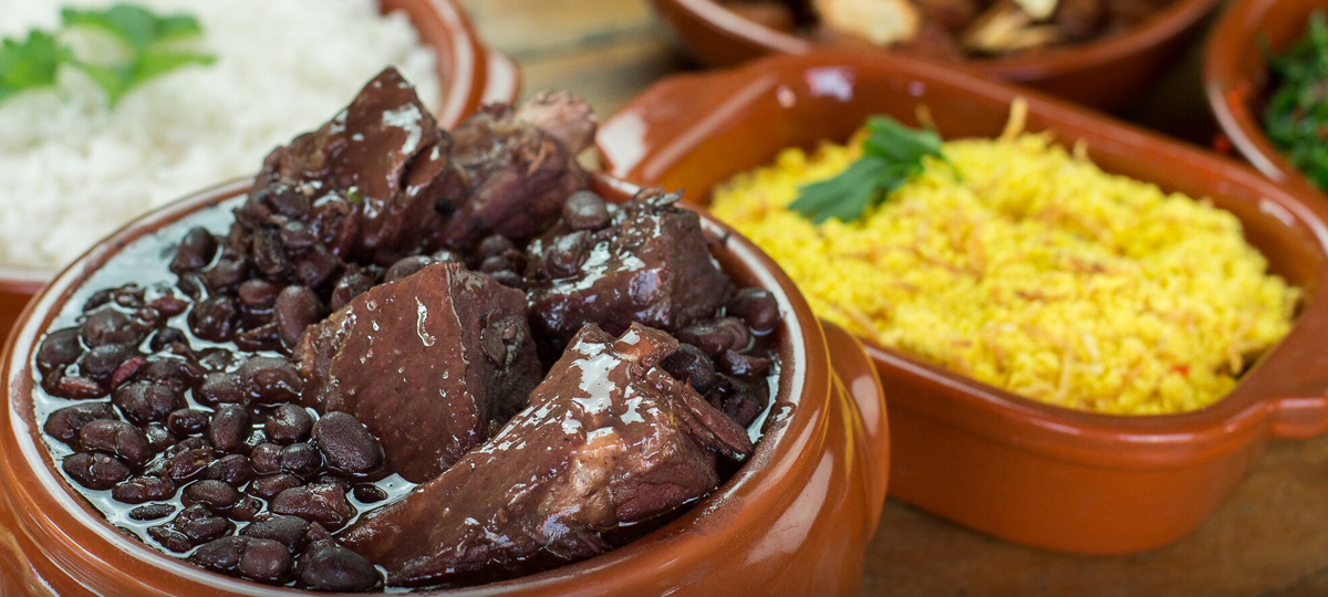 Feijoada à vontade é aposta do Fora do Eixo Lounge