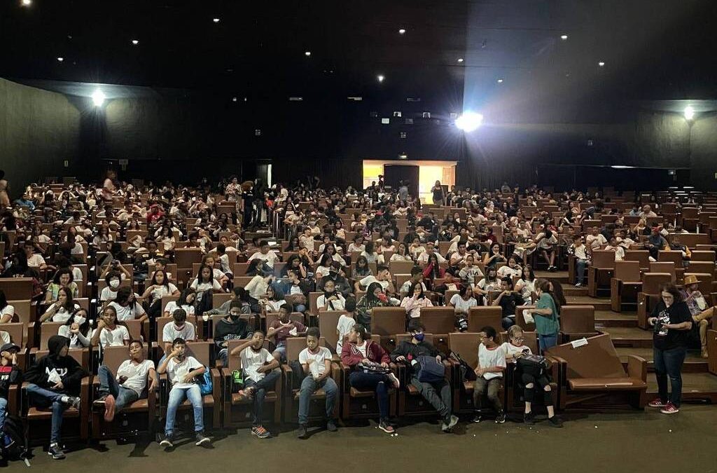 Pela primeira vez, alunos de zona rural assistem filme sobre o estudo na pandemia