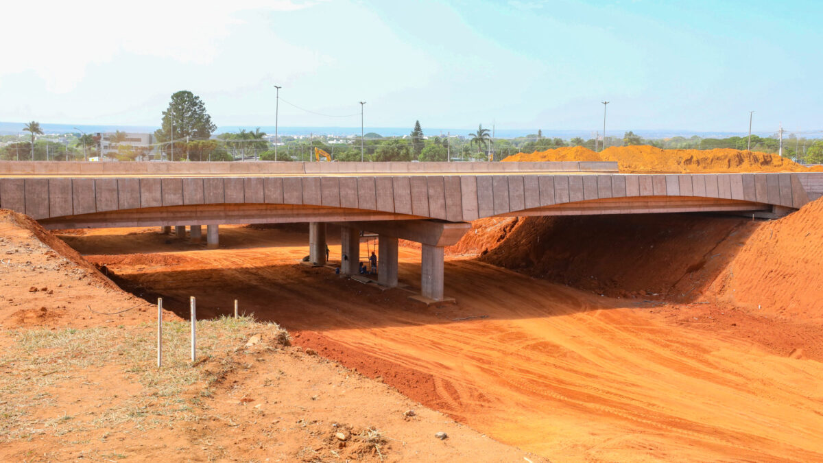 Estrutura de concreto do viaduto do Sudoeste está pronta