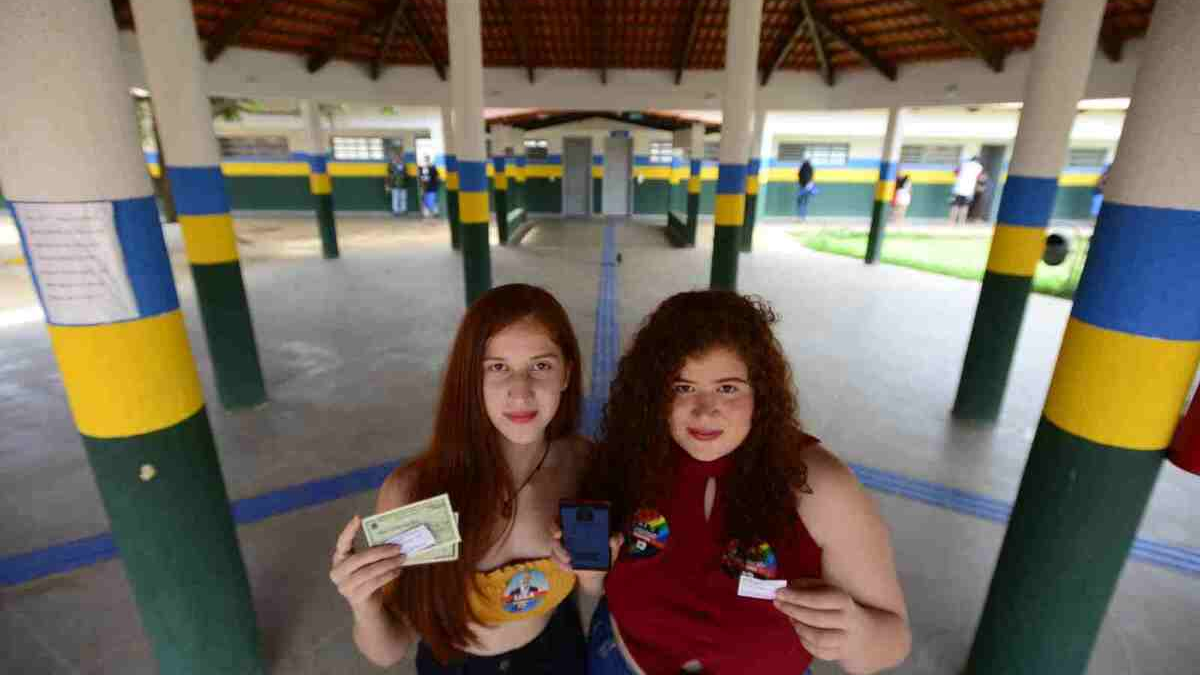 Em Águas Lindas (GO), votação tranquila com espera de até 10 minutos na fila