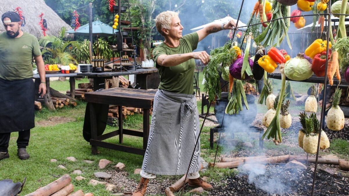 Restaurante da chef Mara Alcamim completa dois anos na Chapada dos Veadeiros