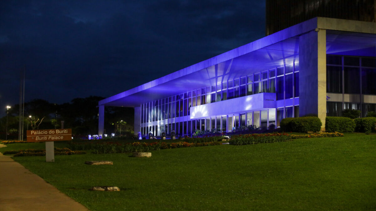 Decoração de Natal azul chega ao Palácio do Buriti