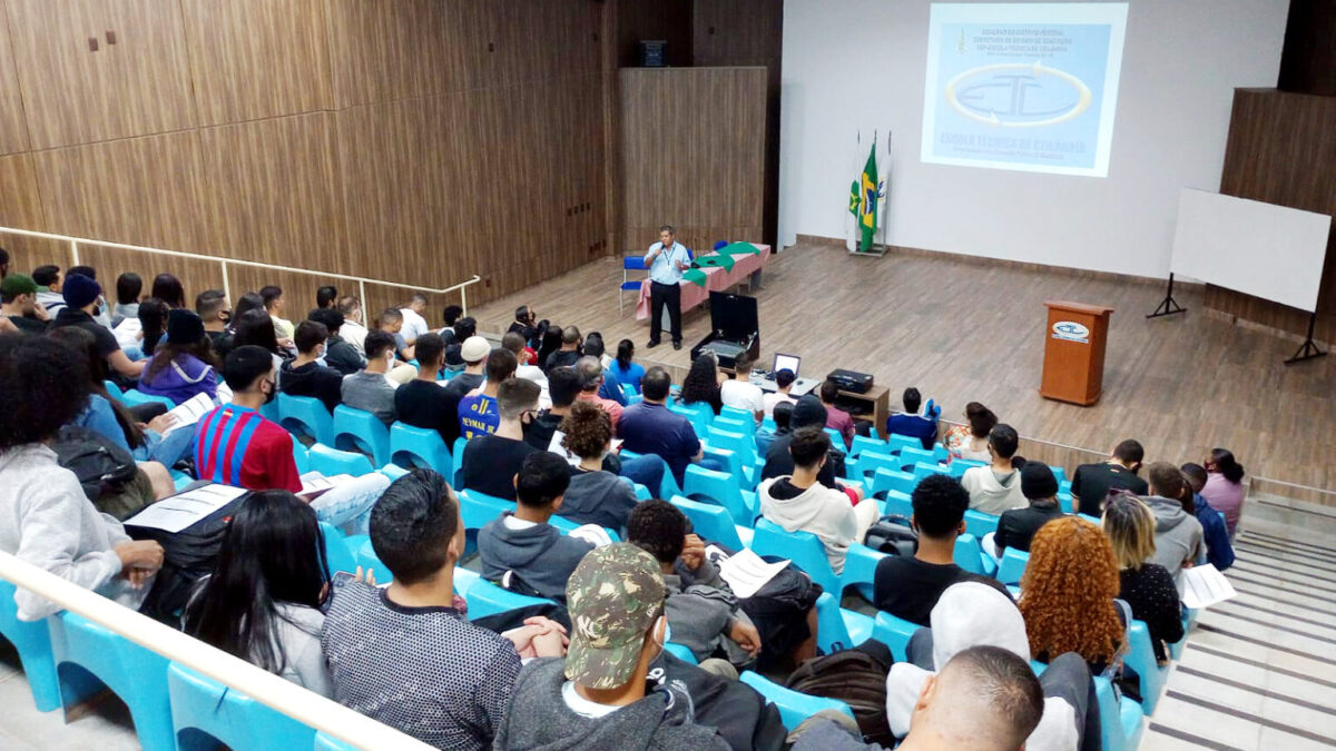 Mais de quatro mil vagas em cursos técnicos são oferecidas no DF