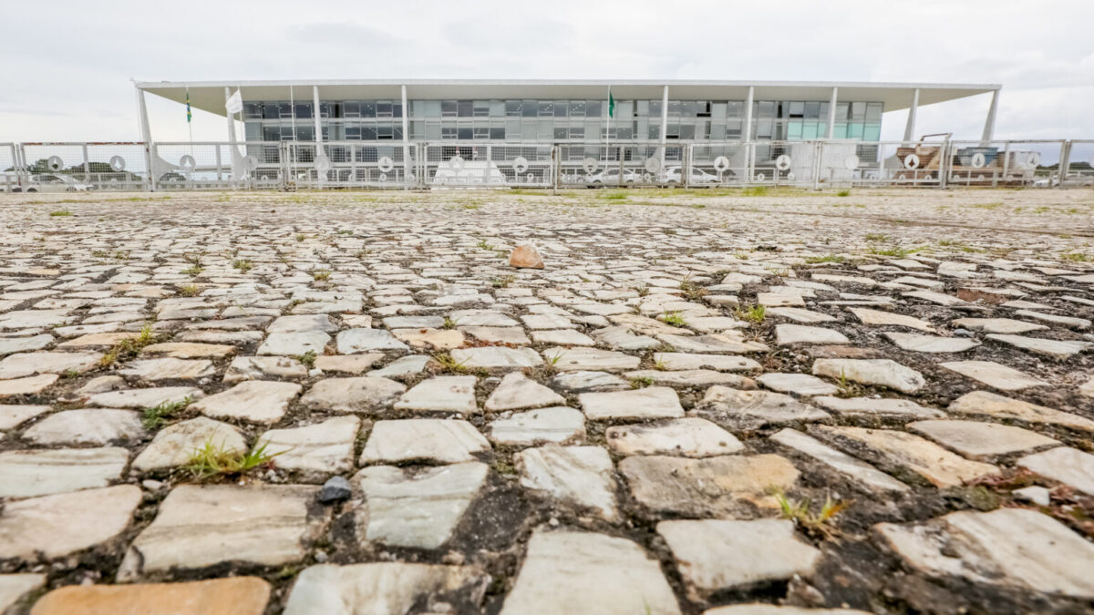 GDF investirá R$ 11 milhões na reforma do piso da Praça dos Três Poderes