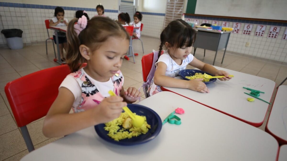 GDF entrega Escola Classe 26 de Setembro e anuncia 1,8 mil monitores