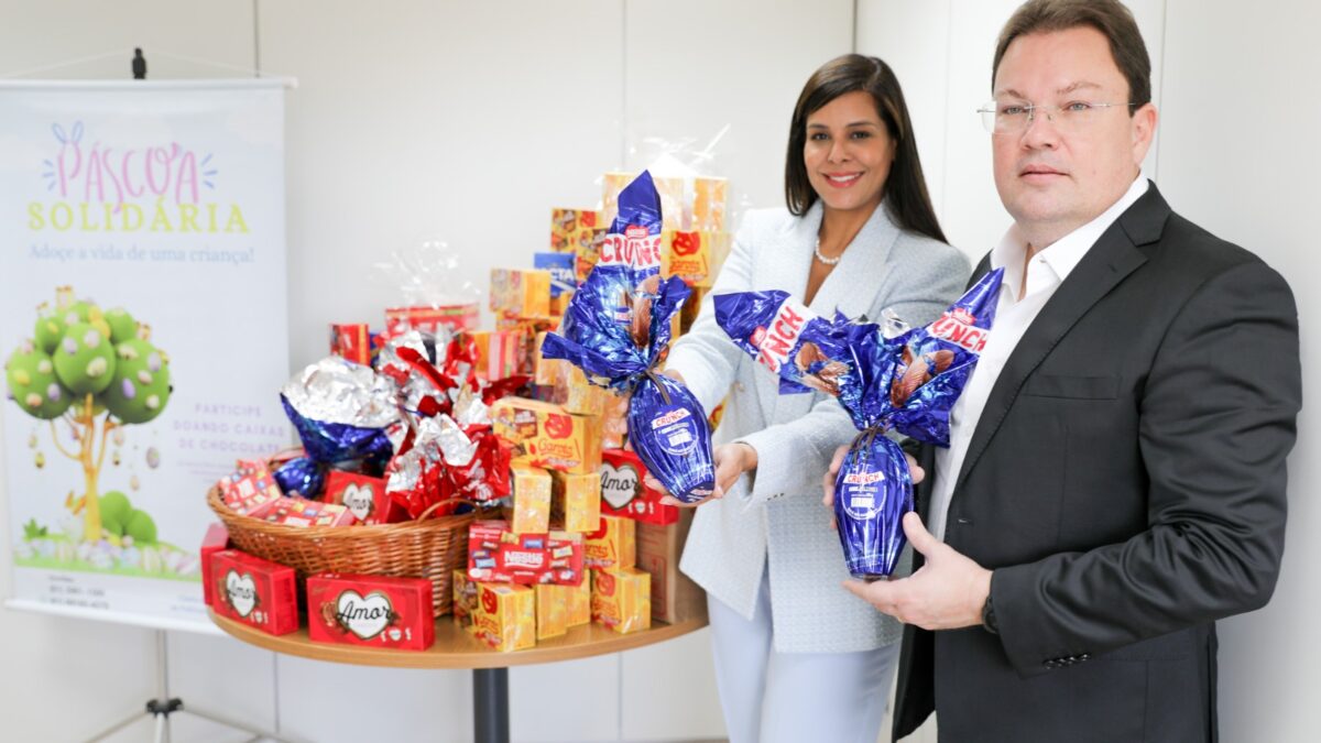 Mais de 100 kg de chocolate para adoçar o domingo de crianças carentes