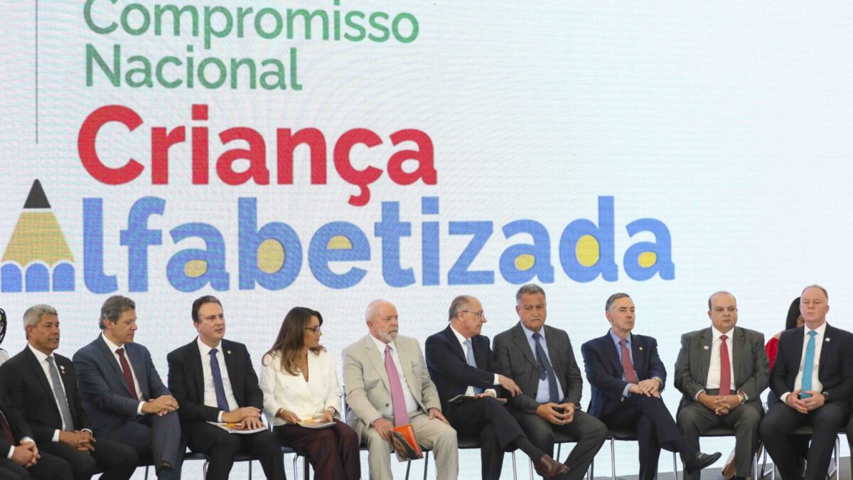 Alfabetização na idade certa ganha impulso de R$ 2 bi com novo programa