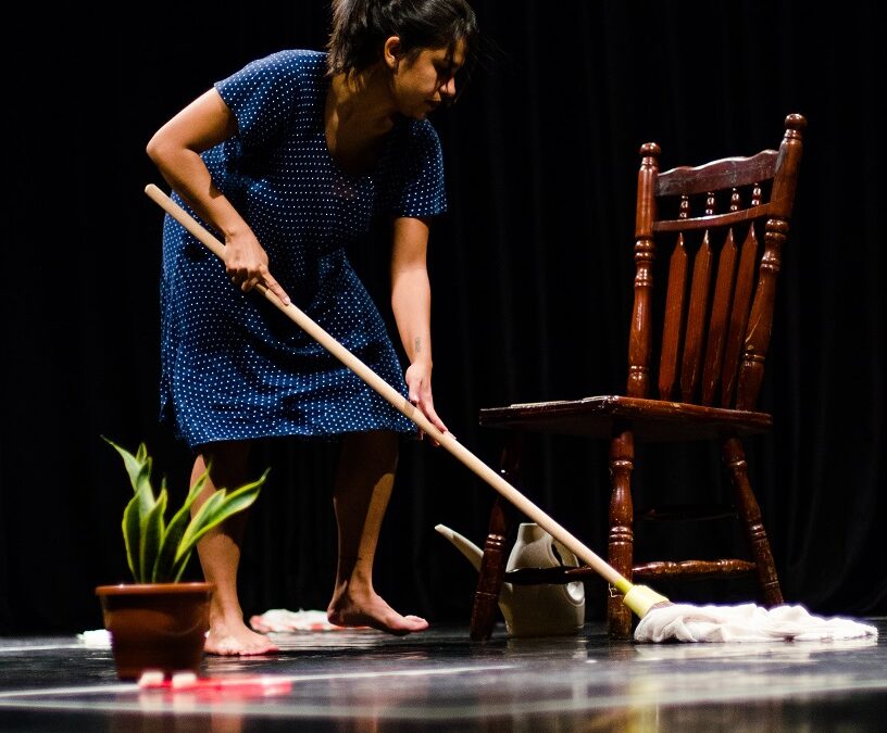 Espetáculo teatral vira livro com participação do público