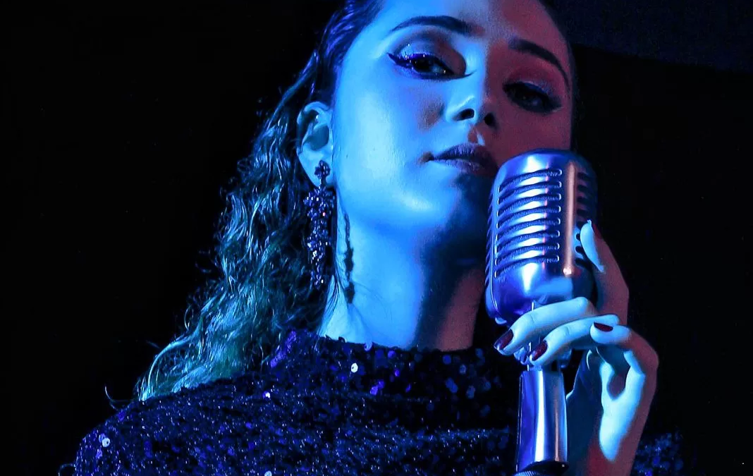 Cantora brasiliense Mallu Coelho lança novo single “Status”