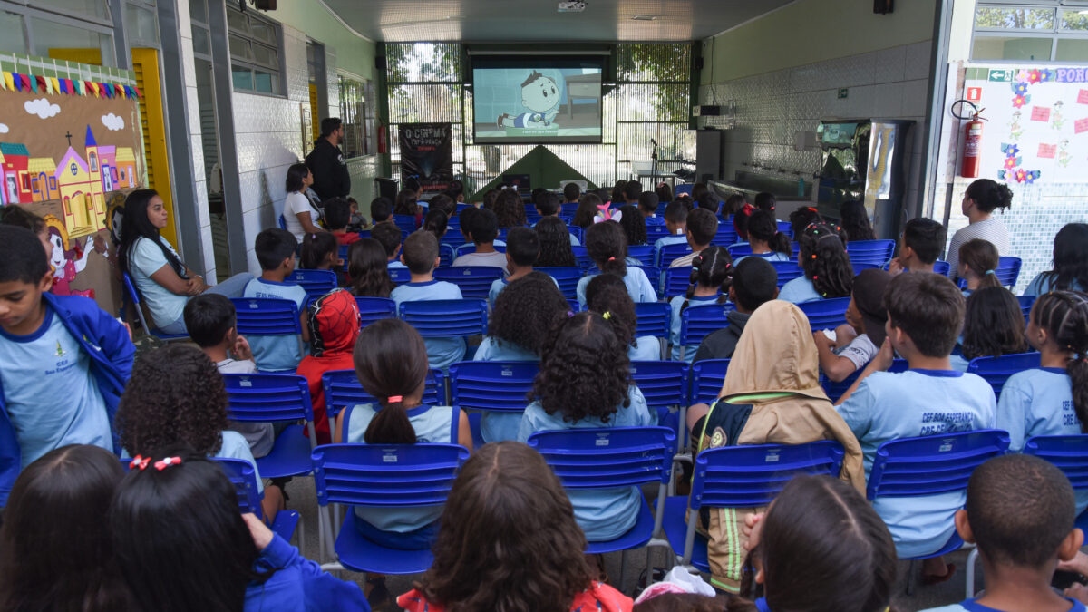 Sessões de cinema em escolas públicas do DF apresentam os caminhos da educação e da cultura para estudantes