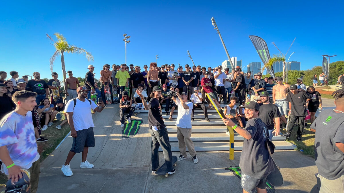 Brasília com Skate na Pista