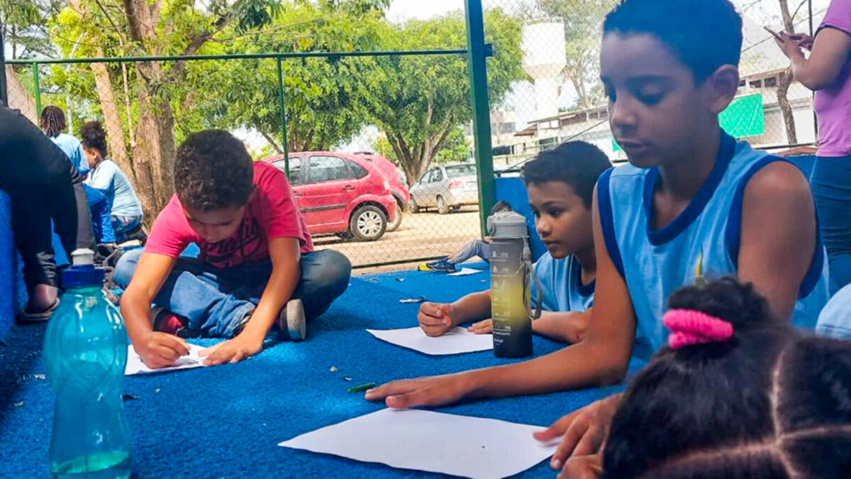 Escolas públicas do DF recebem oficinas de grafite e hip-hop