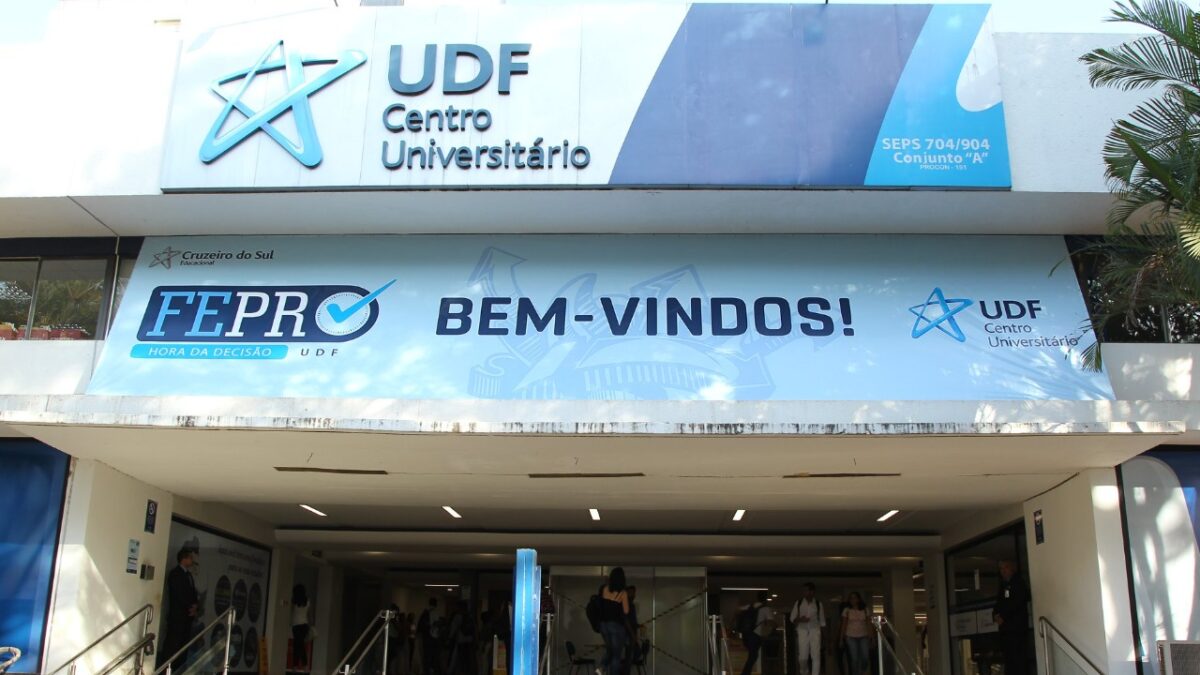 Servidor do GDF e aluno da rede pública podem concorrer a bolsas de estudos