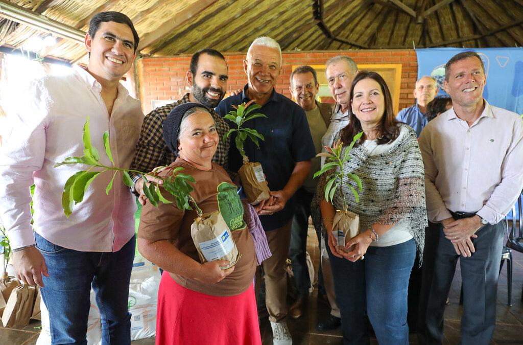 Produtores rurais recebem kits para incentivar a produção