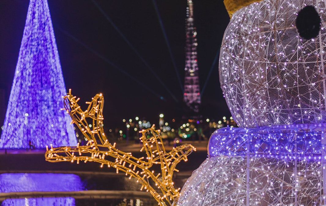 Brasília Brilha: Torre de TV se ilumina para o Natal