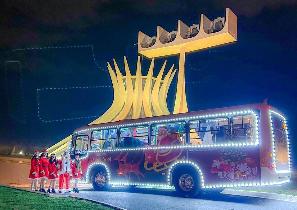 Ônibus é transformado em casa do Papai Noel