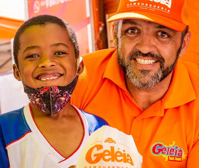 Geléia Burger participa de ação solidária de natal