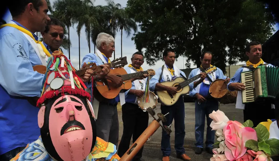 Folias de Reis são tradição centenária na cultura popular brasileira