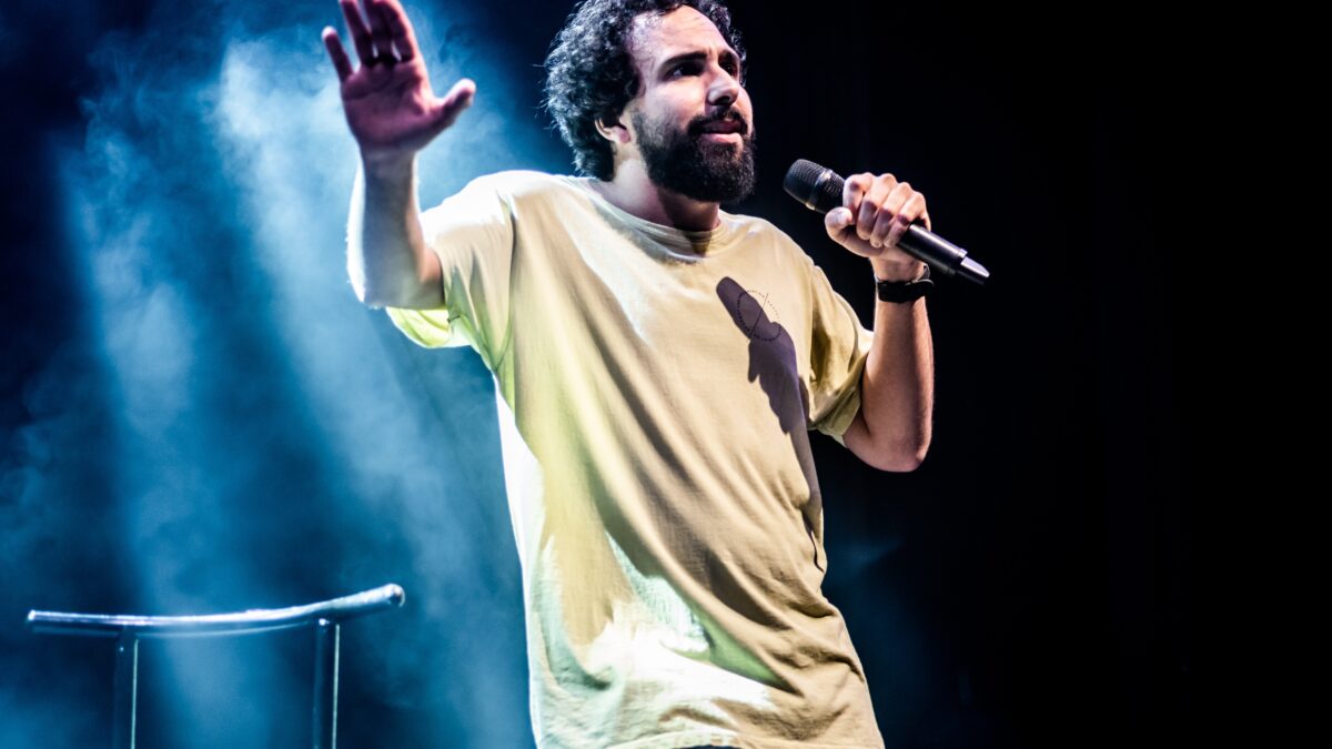 Sessão extra para Murilo Couto em Brasília com a palestra-comedy