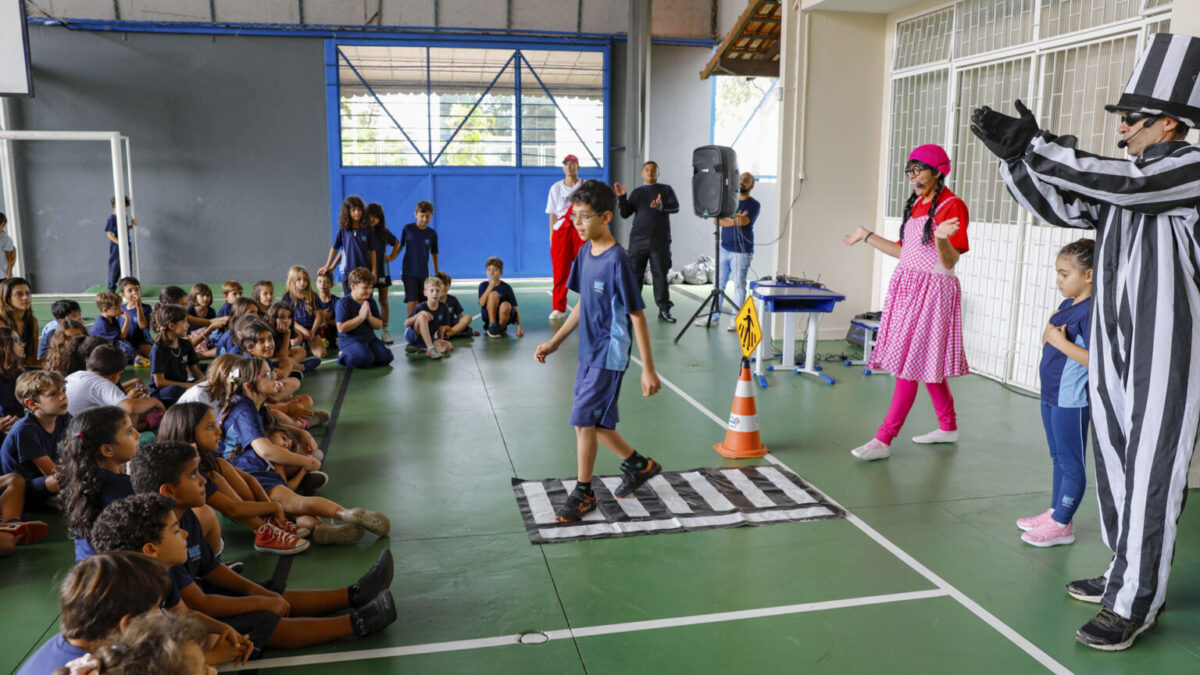 Ação leva segurança no trânsito para salas de aula do Distrito Federal