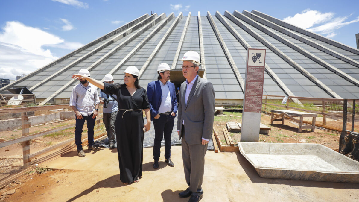 Reforma do Teatro Nacional recebe visita técnica de órgão fiscalizador