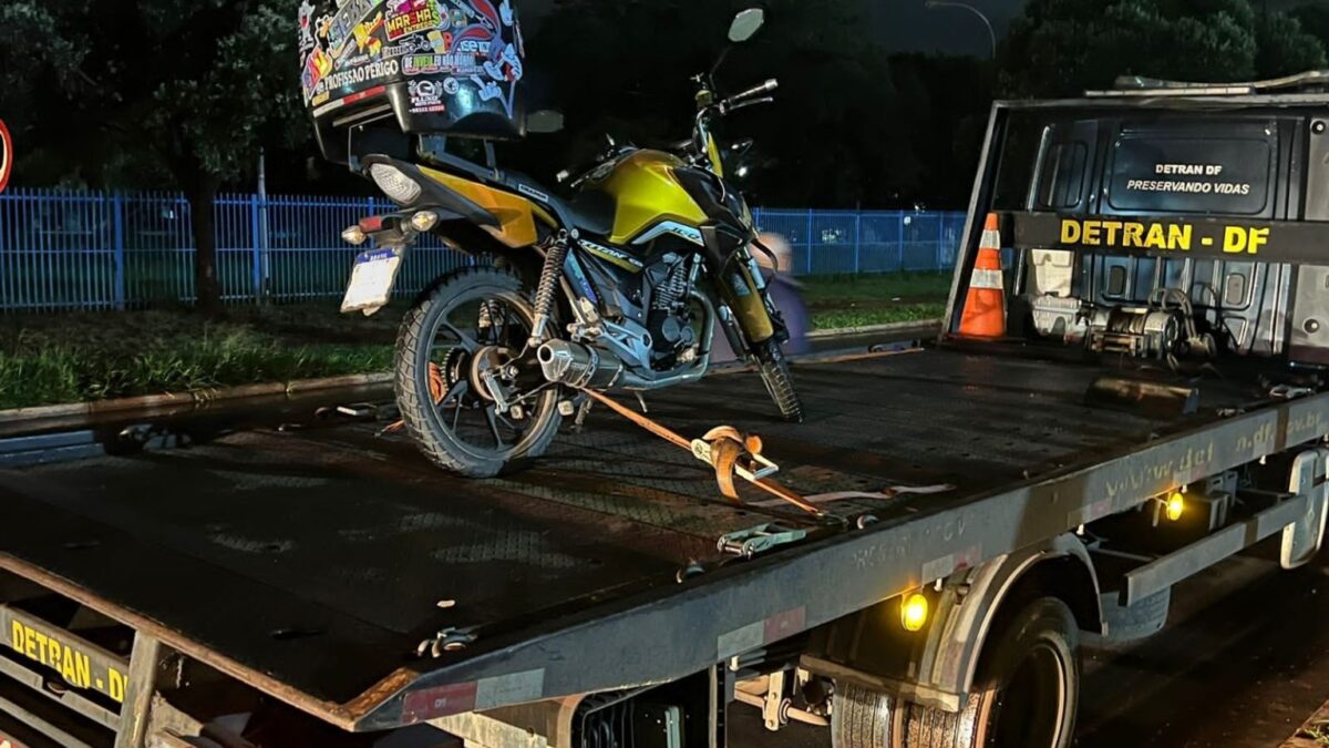 Moto com 331 infrações era pilotada por condutor inabilitado na Asa Sul