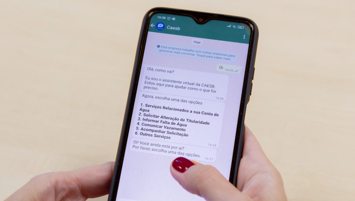 Caesb passa a oferecer atendimento via WhatsApp