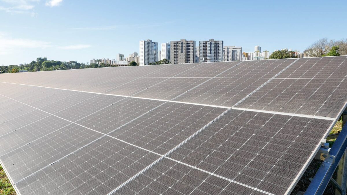 Primeira usina fotovoltaica pública vai abastecer 80 prédios do GDF