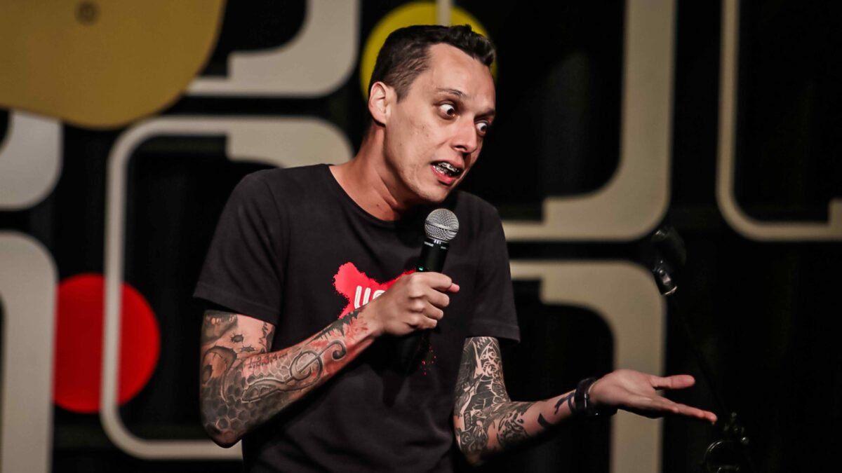 Nil Agra em Brasília com seu novo espetáculo de stand up  “Piadas em Construção”