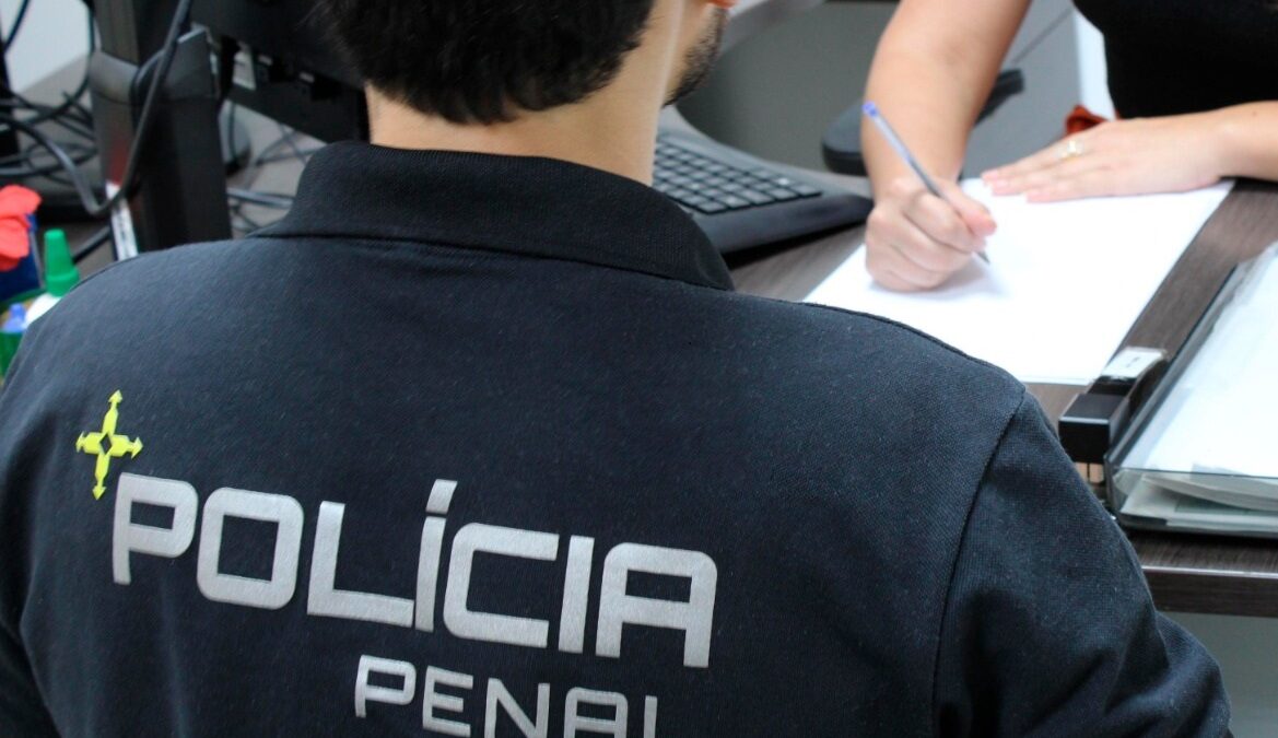 Regulamentada emissão da carteira funcional para policiais penais do DF