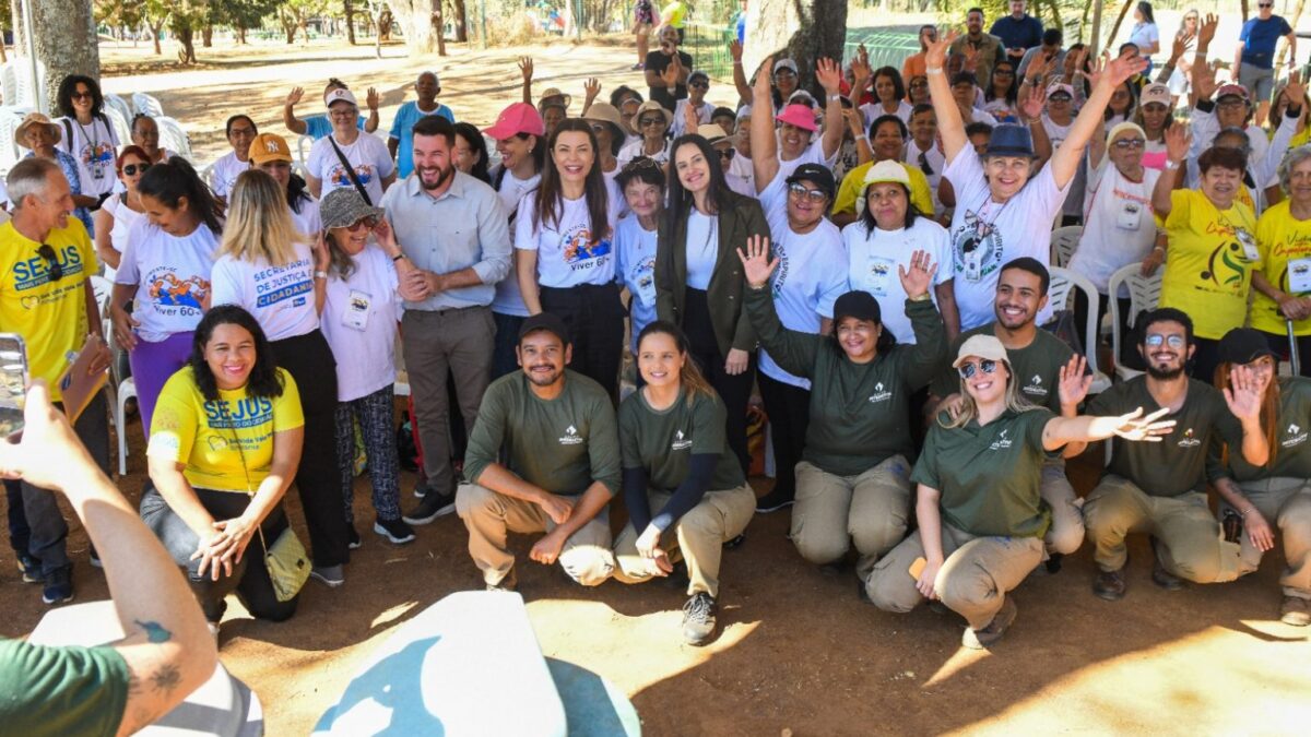 Zoológico de Brasília recebe 80 idosos para visita guiada