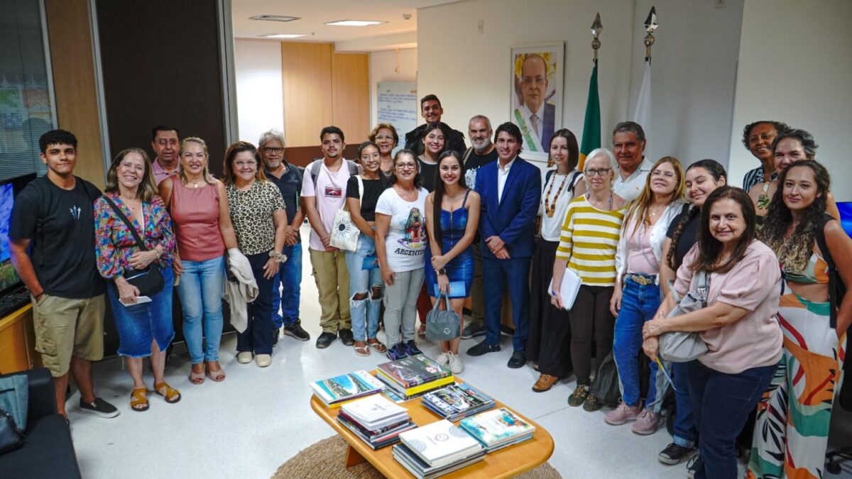 Primeira turma 60+ do Curso de Turismo da UnB é recebida pelo GDF