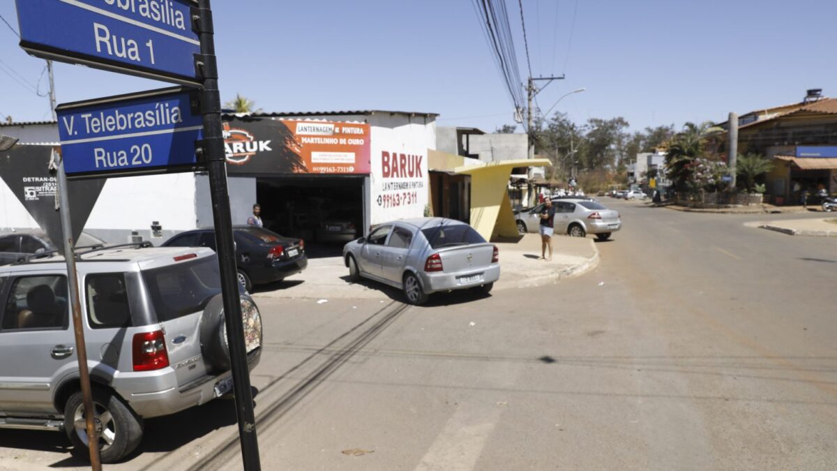 Prestes a fazer aniversário, Vila Telebrasília ganha novo semáforo e calçadas