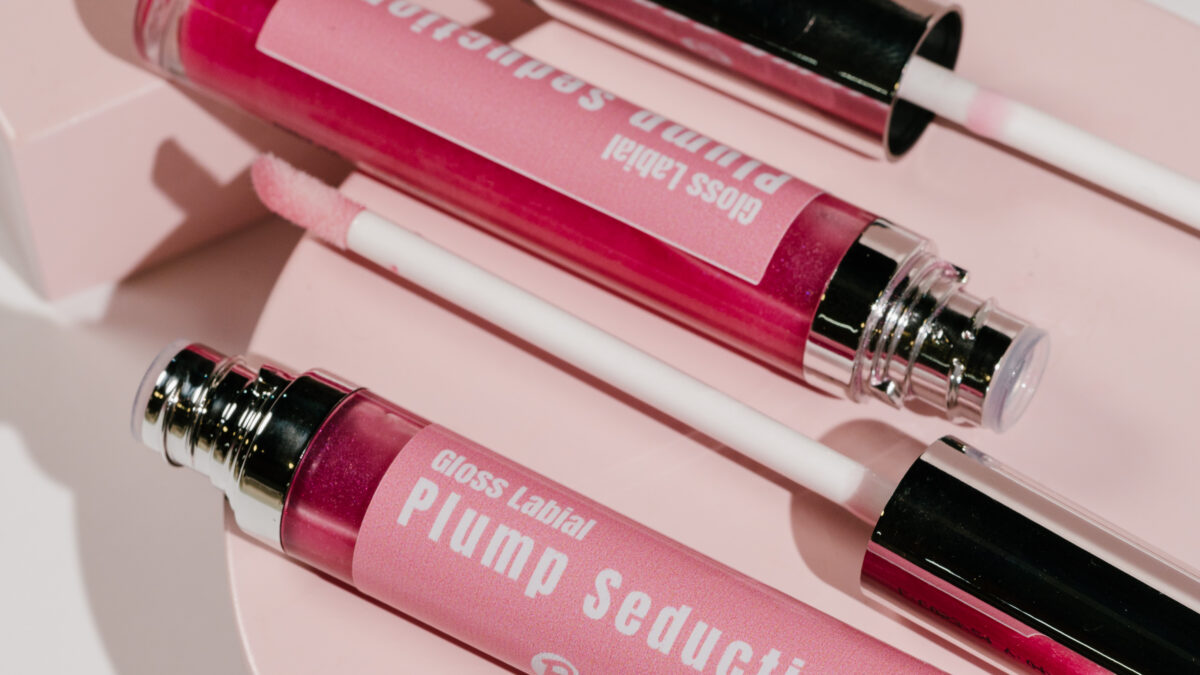 Lábios volumosos em minutos: o poder do Gloss Plump Seduction