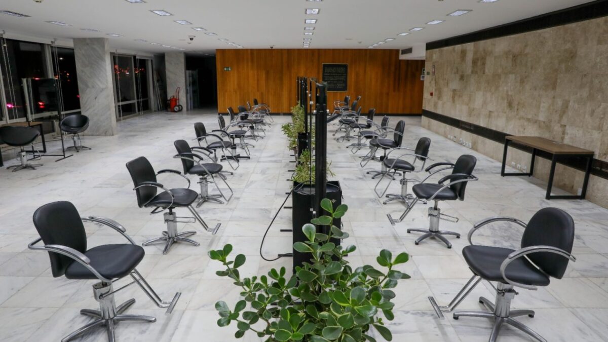 Ação Tesouras Solidárias vai promover cortes de cabelo gratuitos no Palácio do Buriti