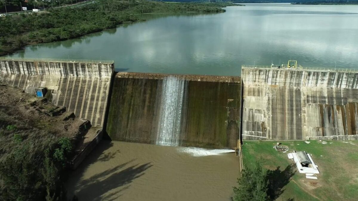 Barragem do Descoberto está cheio e verte mais cedo