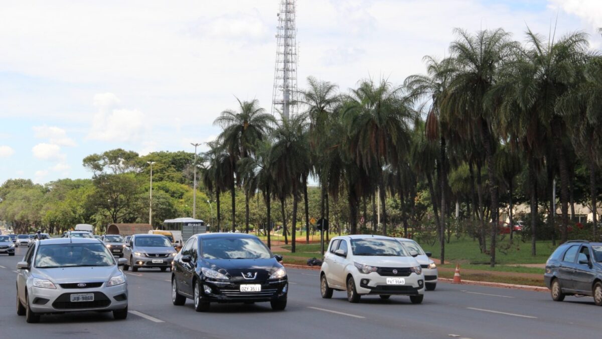 Prazo para licenciar veículos com placas final 9 e 0 termina no dia 31 de dezembro