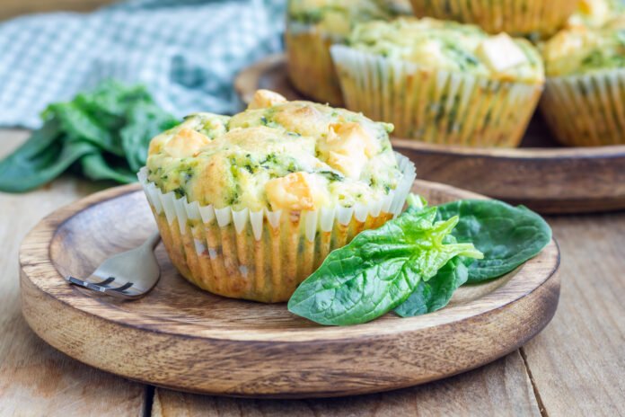 Snack,Muffins,With,Spinach,And,Feta,Cheese,On,A,Wooden