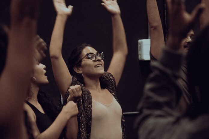 DESESTRESSA DANÇANDO - Leandra Pimentel (@andyara_miranda)